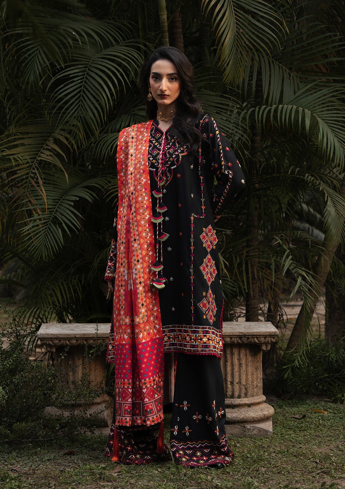 AIK ROZ '25 D1 - KARANDI - LOOK 03 Black Mid Length shirt For Casual Events - Pakistani Designer Wear for Women in UK | Kifat