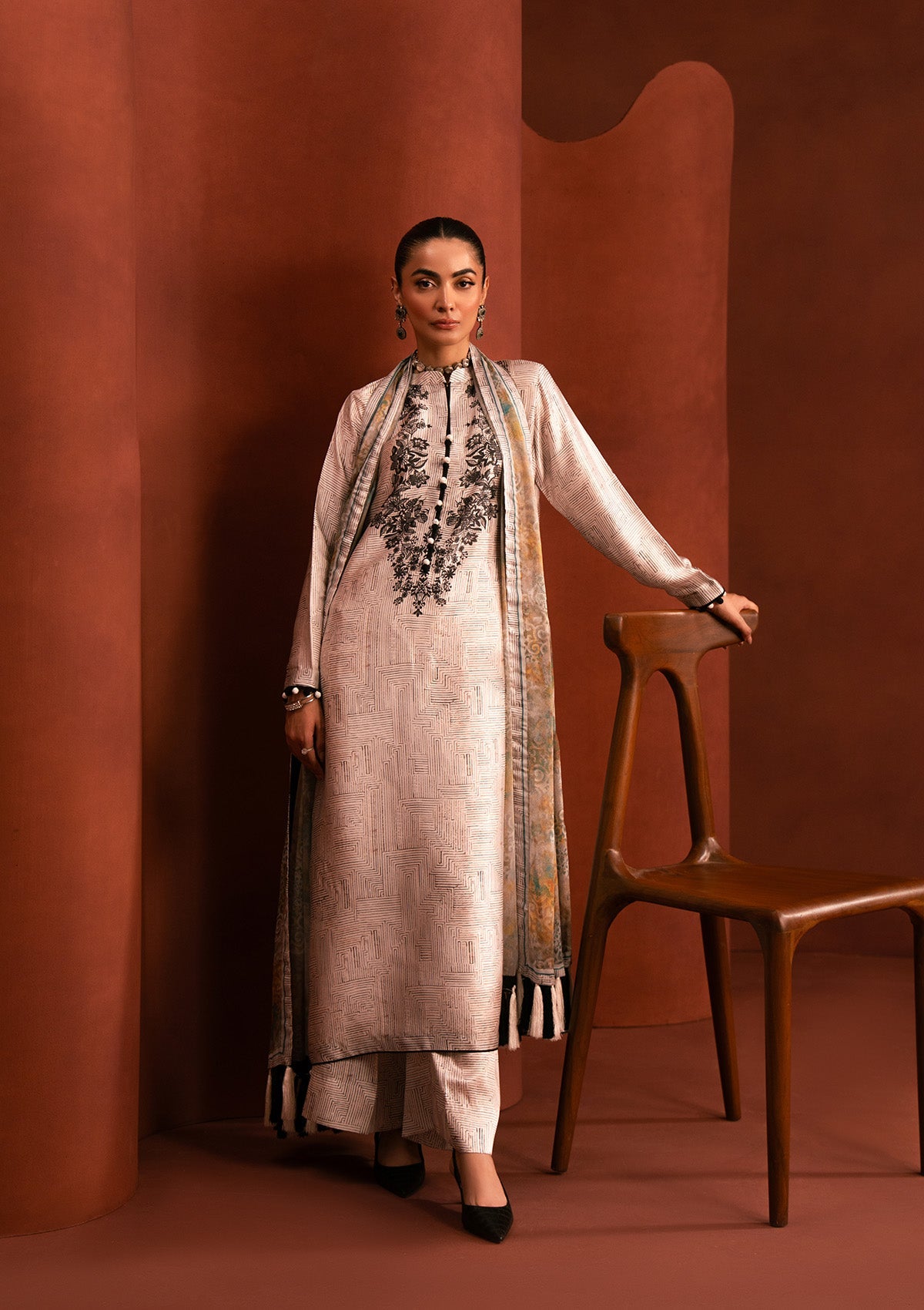 MISS AIK - RTW '25 D2 - LOOK 03 Ivory Long Shirt For Luxury Events - Pakistani Designer Wear for Women in UK | Kifat