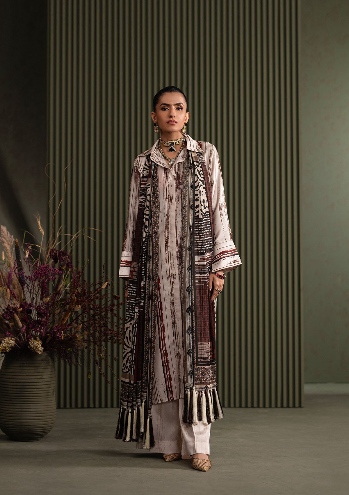 MISS AIK - RTW '25 D1 - LOOK 02 Cream Long Shirt For Luxury Events - Pakistani Designer Wear for Women in UK | Kifat
