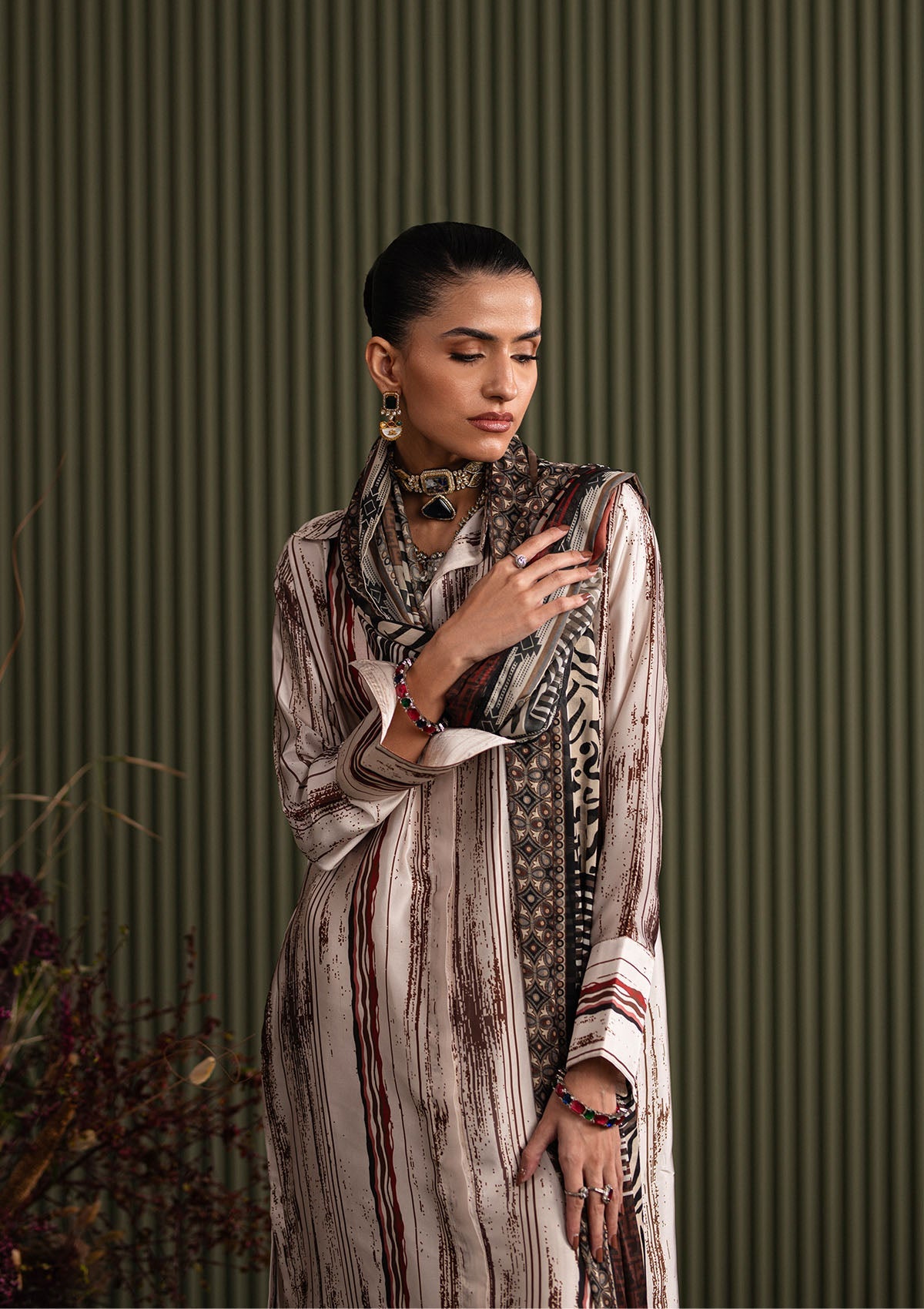 MISS AIK - RTW '25 D1 - LOOK 02 Cream Long Shirt For Luxury Events - Pakistani Designer Wear for Women in UK | Kifat