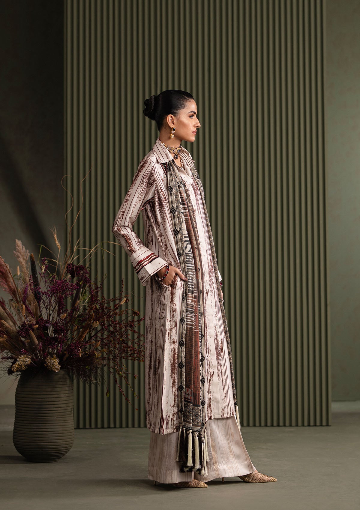 MISS AIK - RTW '25 D1 - LOOK 02 Cream Long Shirt For Luxury Events - Pakistani Designer Wear for Women in UK | Kifat