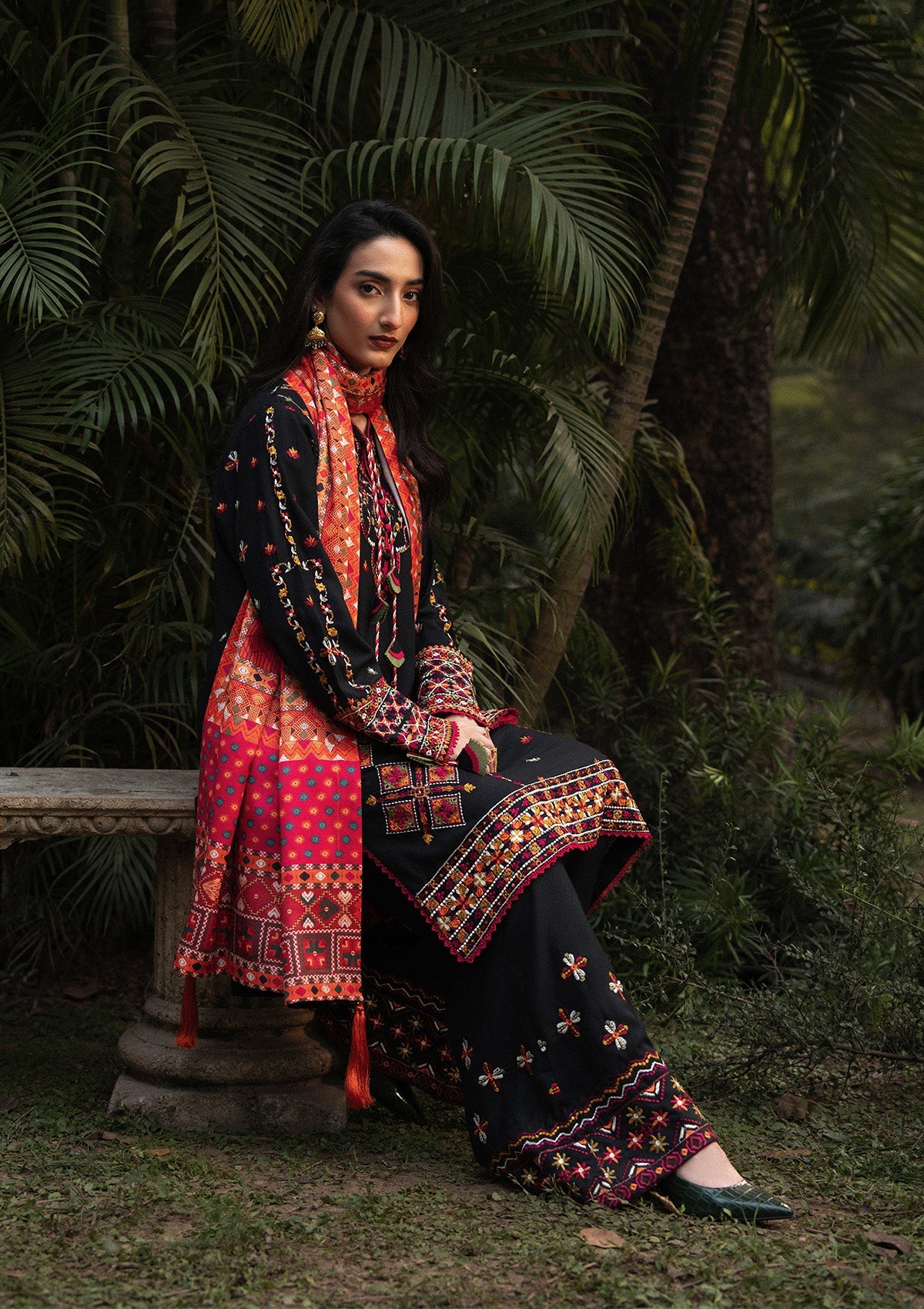 AIK ROZ '25 D1 - KARANDI - LOOK 03 Black Mid Length shirt For Casual Events - Pakistani Designer Wear for Women in UK | Kifat