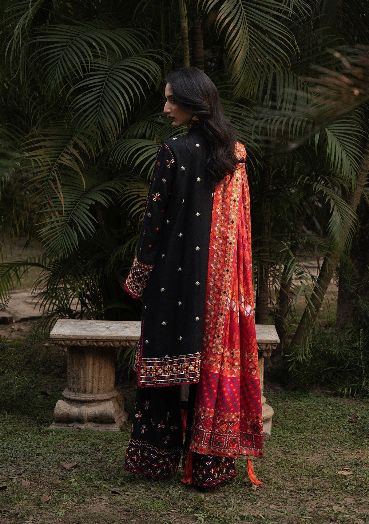 AIK ROZ '25 D1 - KARANDI - LOOK 03 Black Mid Length shirt For Casual Events - Pakistani Designer Wear for Women in UK | Kifat